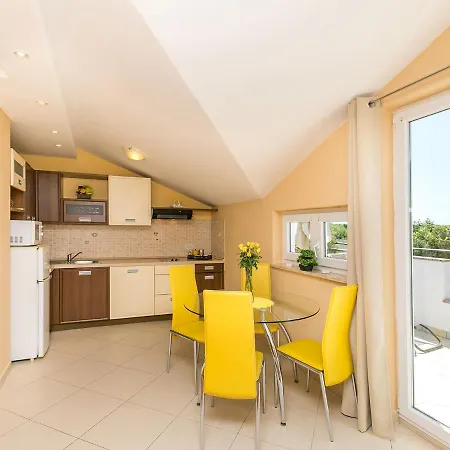 Labinjan Apartment *