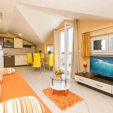 Labinjan Apartment *